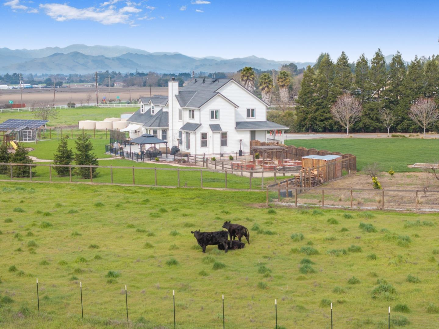 Detail Gallery Image 2 of 40 For 2760 Leavesley Rd, Gilroy,  CA 95020 - 5 Beds | 3/1 Baths