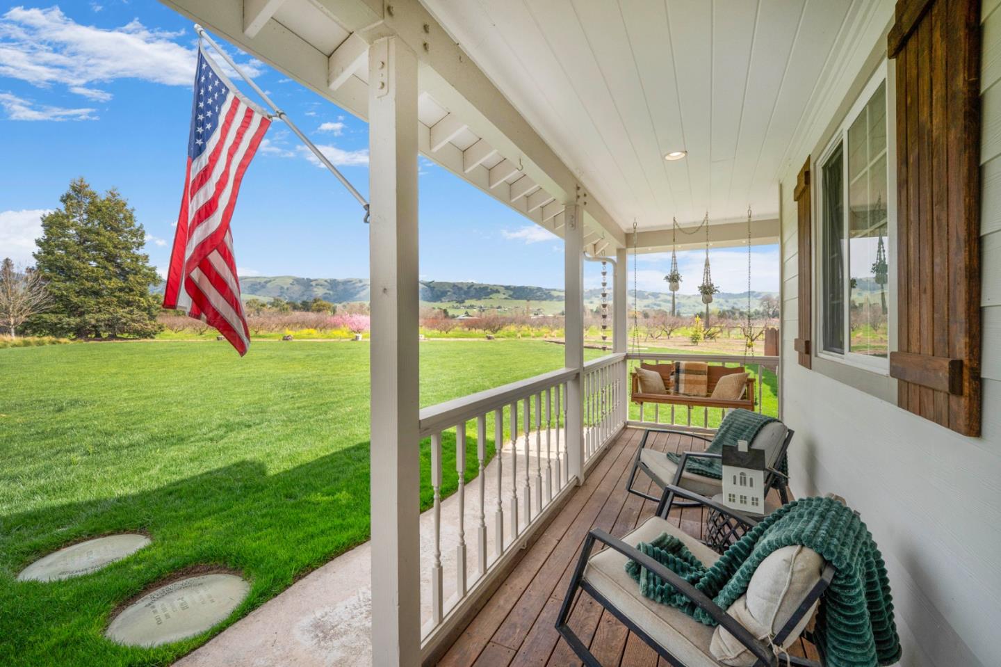 Detail Gallery Image 3 of 40 For 2760 Leavesley Rd, Gilroy,  CA 95020 - 5 Beds | 3/1 Baths