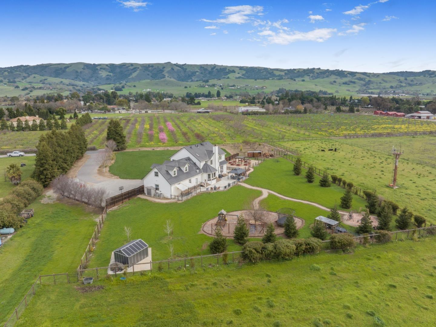 Detail Gallery Image 32 of 40 For 2760 Leavesley Rd, Gilroy,  CA 95020 - 5 Beds | 3/1 Baths