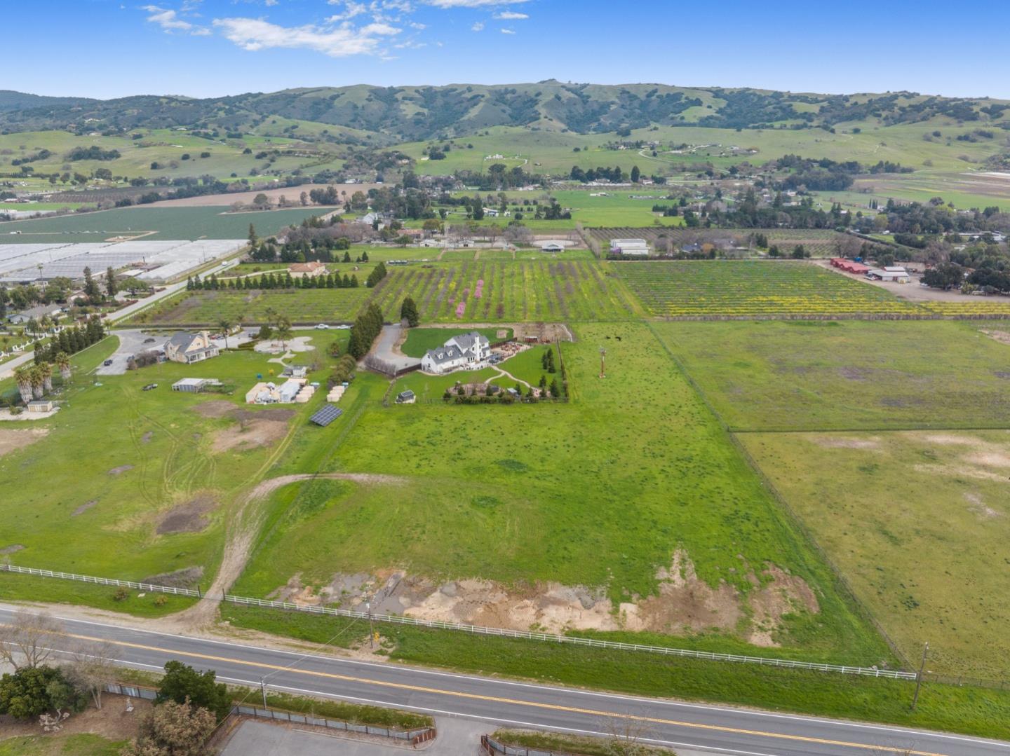 Detail Gallery Image 34 of 40 For 2760 Leavesley Rd, Gilroy,  CA 95020 - 5 Beds | 3/1 Baths