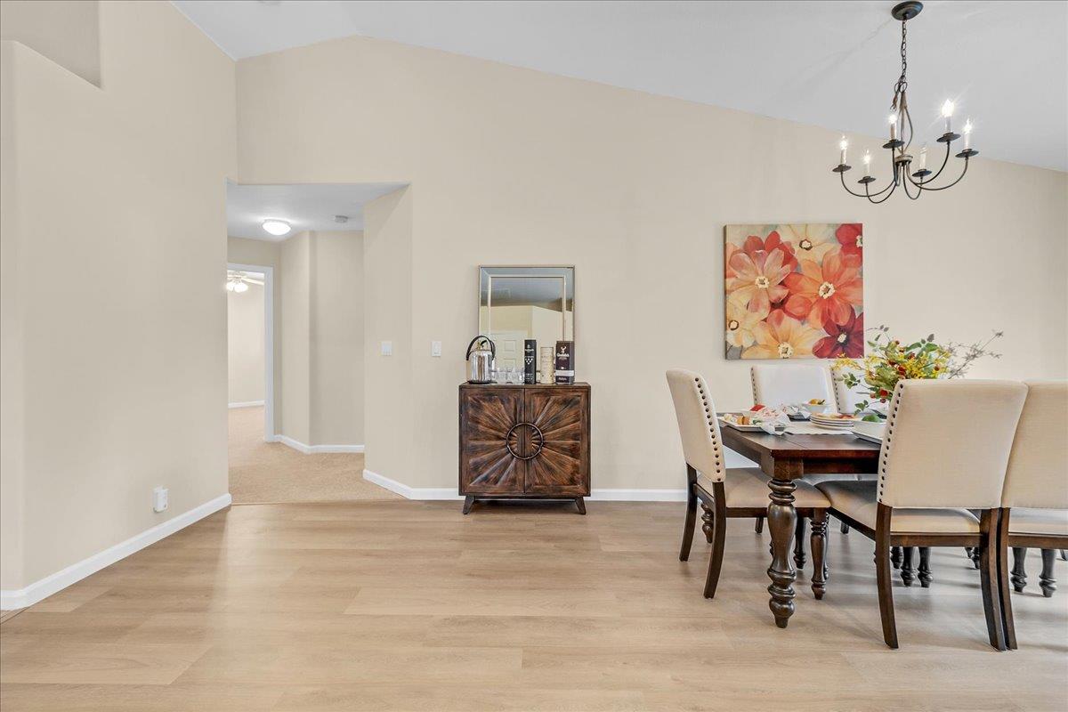 Detail Gallery Image 11 of 38 For 955 Valley Oak Dr, Hollister,  CA 95023 - 3 Beds | 2 Baths