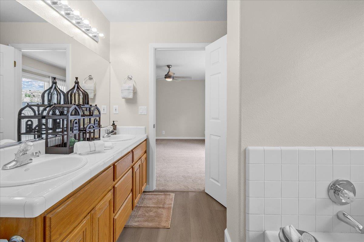 Detail Gallery Image 19 of 38 For 955 Valley Oak Dr, Hollister,  CA 95023 - 3 Beds | 2 Baths