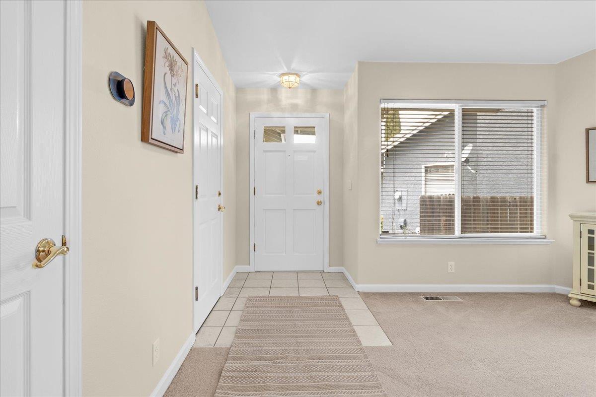 Detail Gallery Image 4 of 38 For 955 Valley Oak Dr, Hollister,  CA 95023 - 3 Beds | 2 Baths