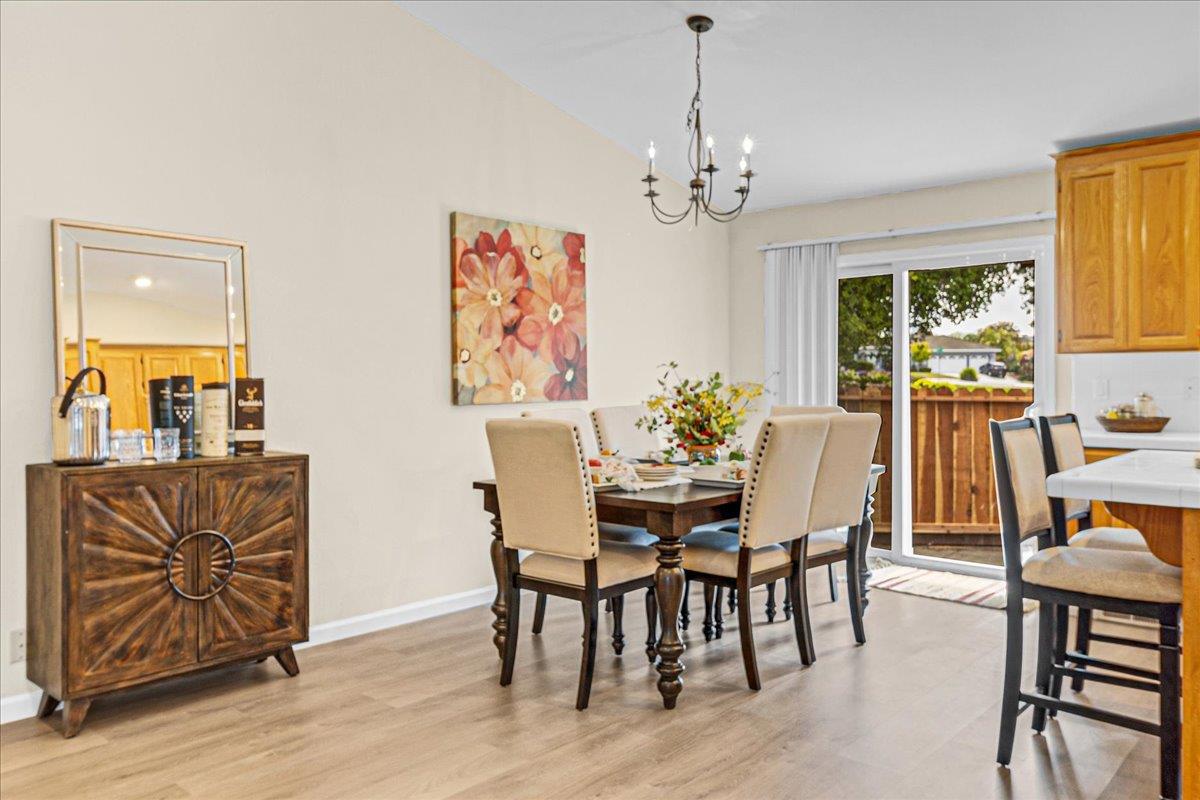 Detail Gallery Image 9 of 38 For 955 Valley Oak Dr, Hollister,  CA 95023 - 3 Beds | 2 Baths