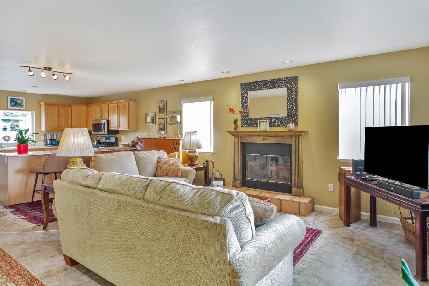 Detail Gallery Image 8 of 41 For 1336 Luxton St, Seaside,  CA 93955 - 3 Beds | 2 Baths