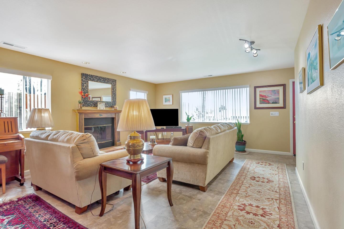 Detail Gallery Image 9 of 41 For 1336 Luxton St, Seaside,  CA 93955 - 3 Beds | 2 Baths