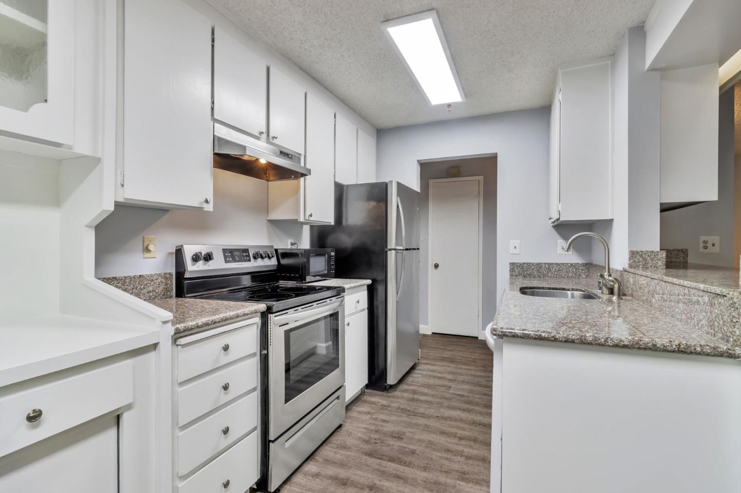Detail Gallery Image 11 of 22 For 1830 Lakeshore Ave #109,  Oakland,  CA 94606 - 2 Beds | 2 Baths