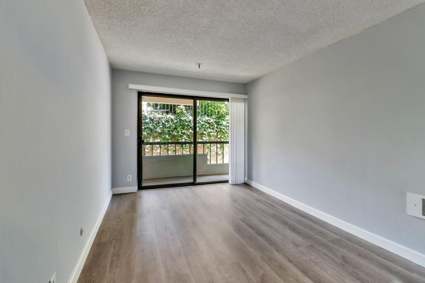 Detail Gallery Image 12 of 22 For 1830 Lakeshore Ave #109,  Oakland,  CA 94606 - 2 Beds | 2 Baths