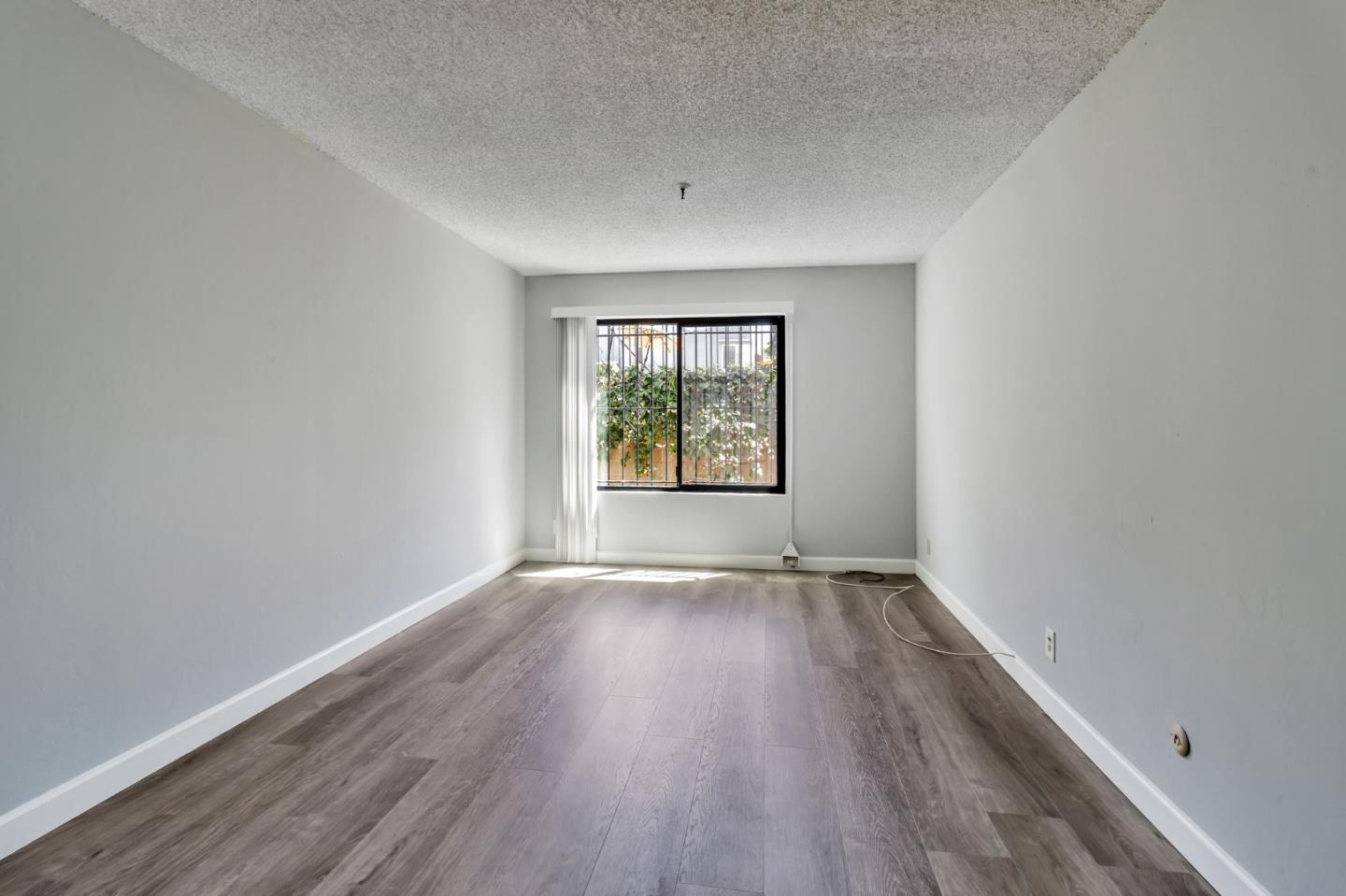 Detail Gallery Image 13 of 22 For 1830 Lakeshore Ave #109,  Oakland,  CA 94606 - 2 Beds | 2 Baths