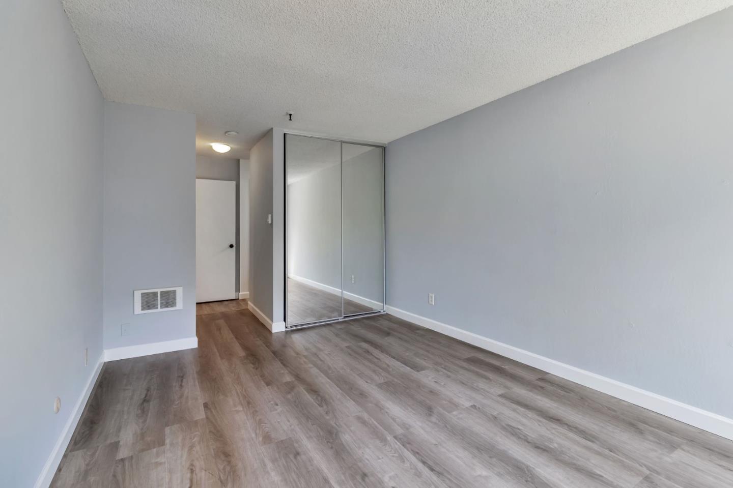 Detail Gallery Image 14 of 22 For 1830 Lakeshore Ave #109,  Oakland,  CA 94606 - 2 Beds | 2 Baths