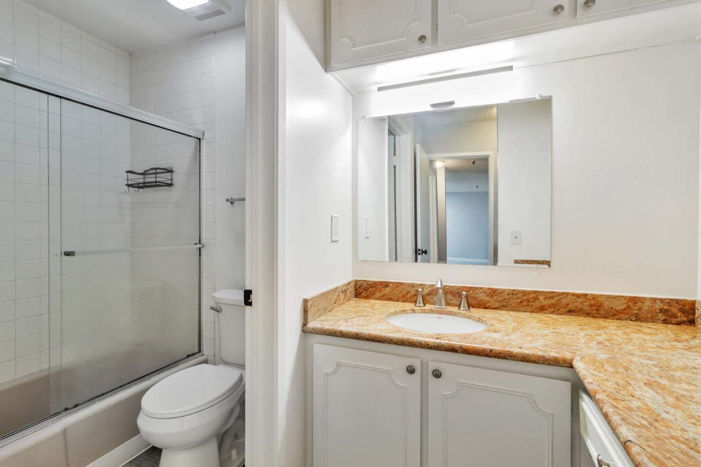 Detail Gallery Image 17 of 22 For 1830 Lakeshore Ave #109,  Oakland,  CA 94606 - 2 Beds | 2 Baths