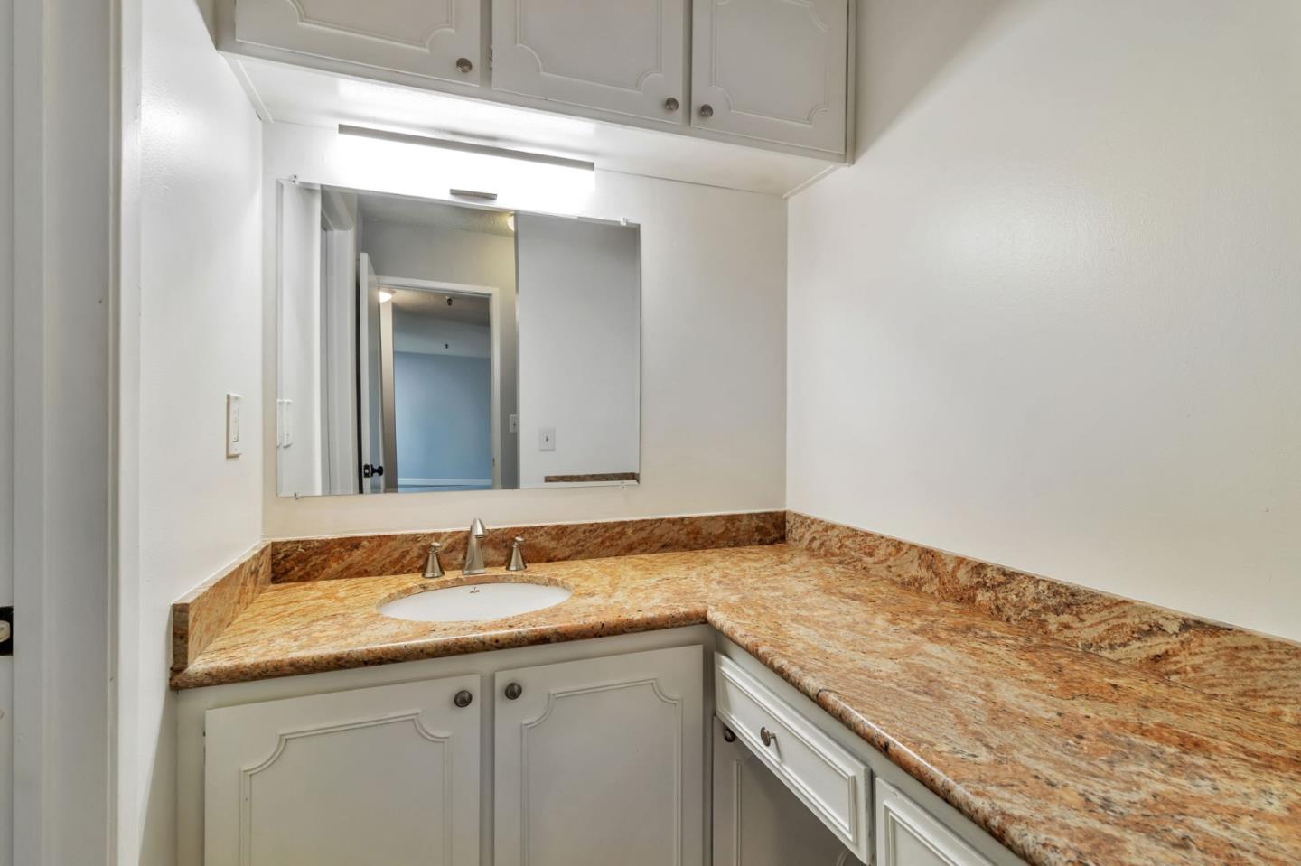 Detail Gallery Image 18 of 22 For 1830 Lakeshore Ave #109,  Oakland,  CA 94606 - 2 Beds | 2 Baths