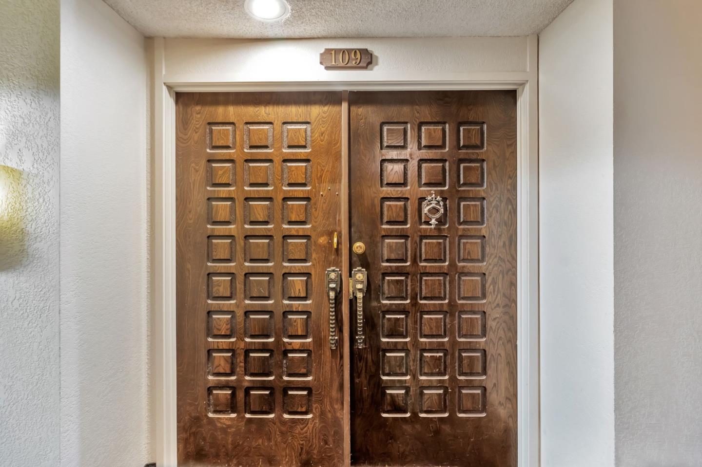 Detail Gallery Image 5 of 22 For 1830 Lakeshore Ave #109,  Oakland,  CA 94606 - 2 Beds | 2 Baths