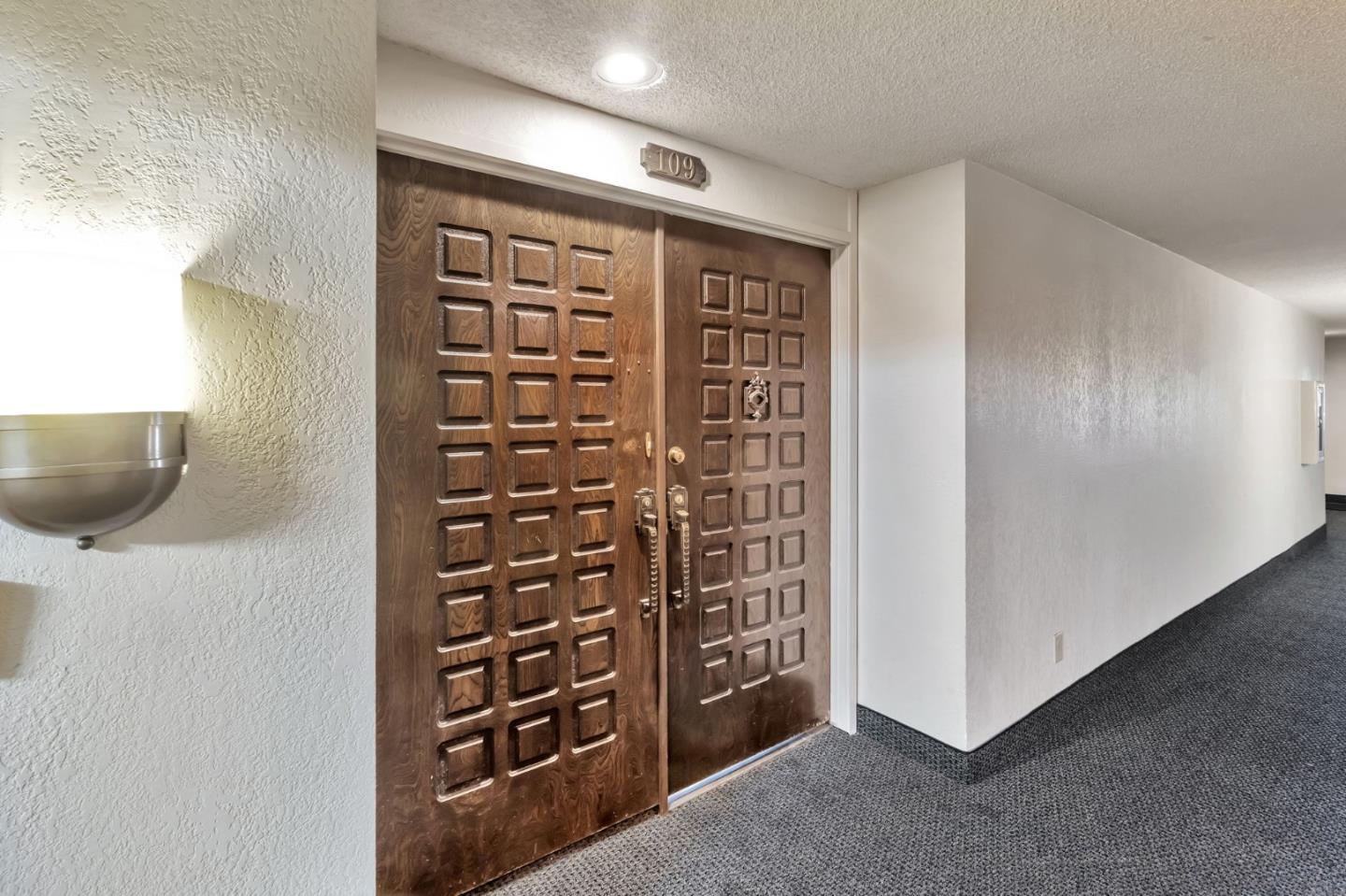 Detail Gallery Image 6 of 22 For 1830 Lakeshore Ave #109,  Oakland,  CA 94606 - 2 Beds | 2 Baths