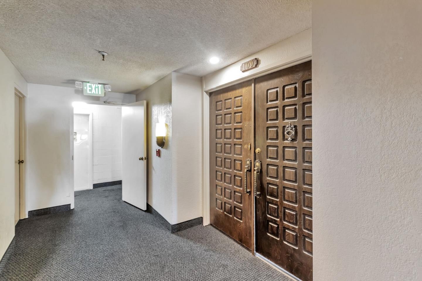 Detail Gallery Image 7 of 22 For 1830 Lakeshore Ave #109,  Oakland,  CA 94606 - 2 Beds | 2 Baths