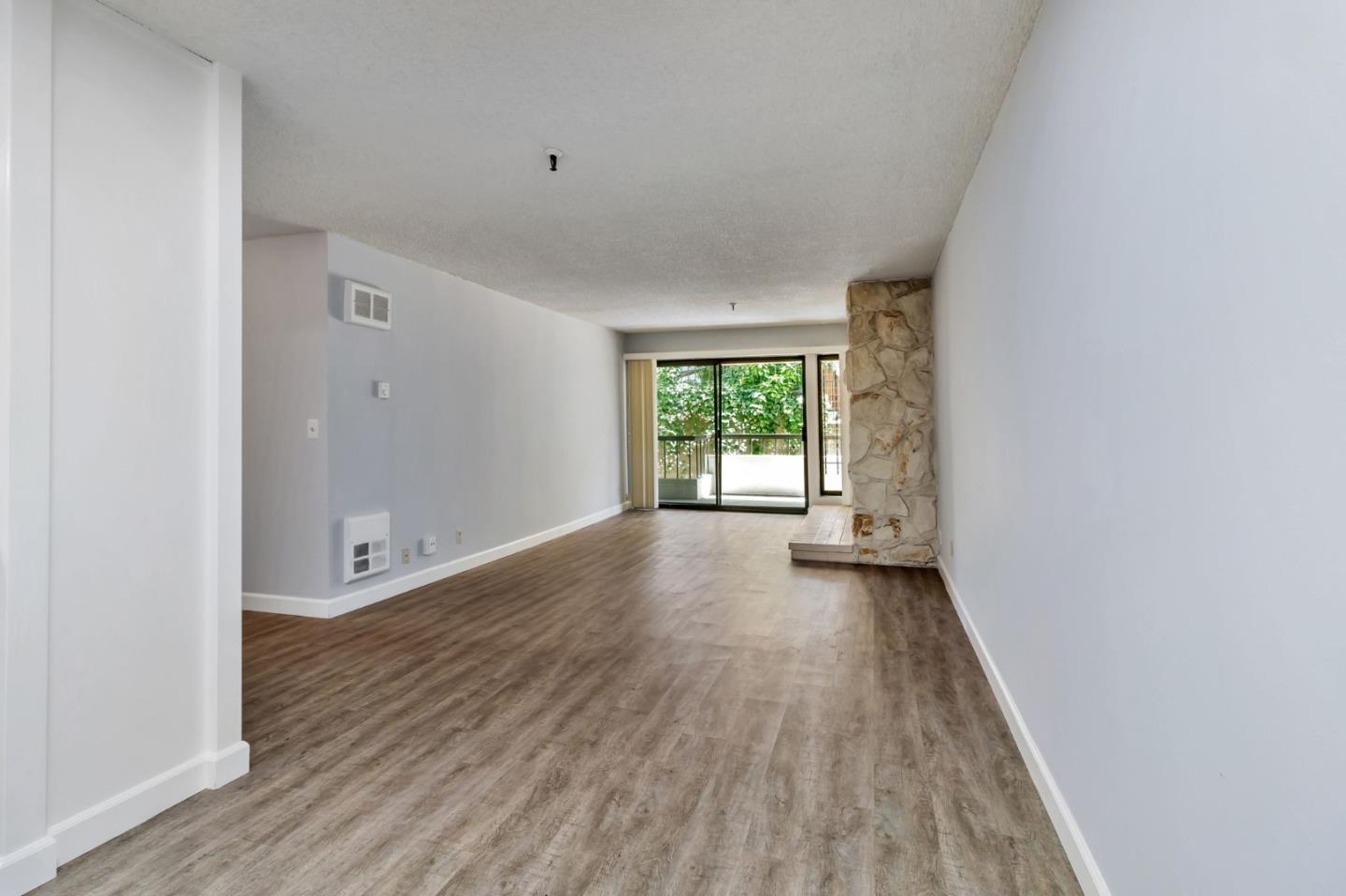 Detail Gallery Image 8 of 22 For 1830 Lakeshore Ave #109,  Oakland,  CA 94606 - 2 Beds | 2 Baths
