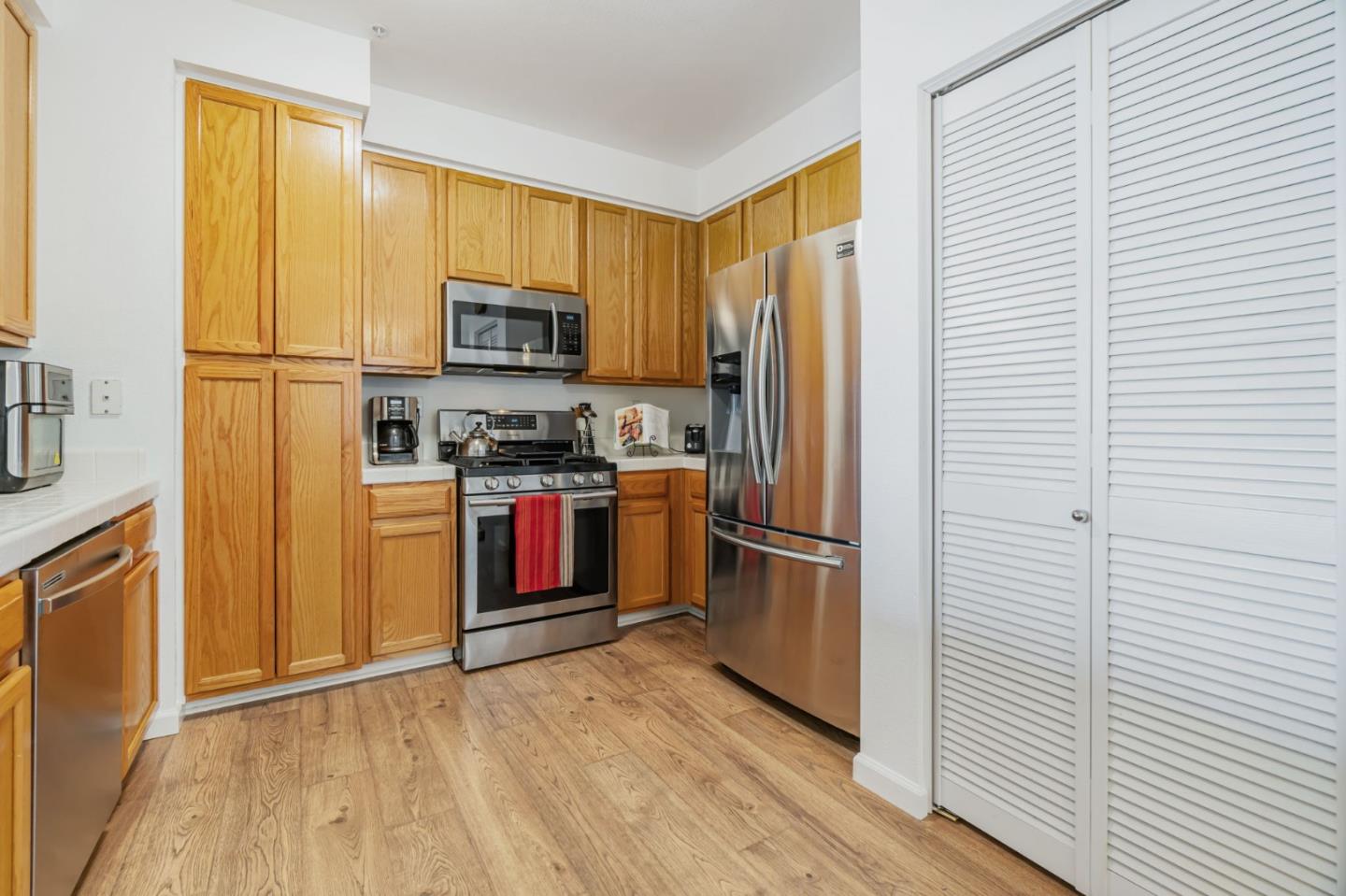 Detail Gallery Image 12 of 37 For 1400 El Camino Real #208,  South San Francisco,  CA 94080 - 2 Beds | 2 Baths
