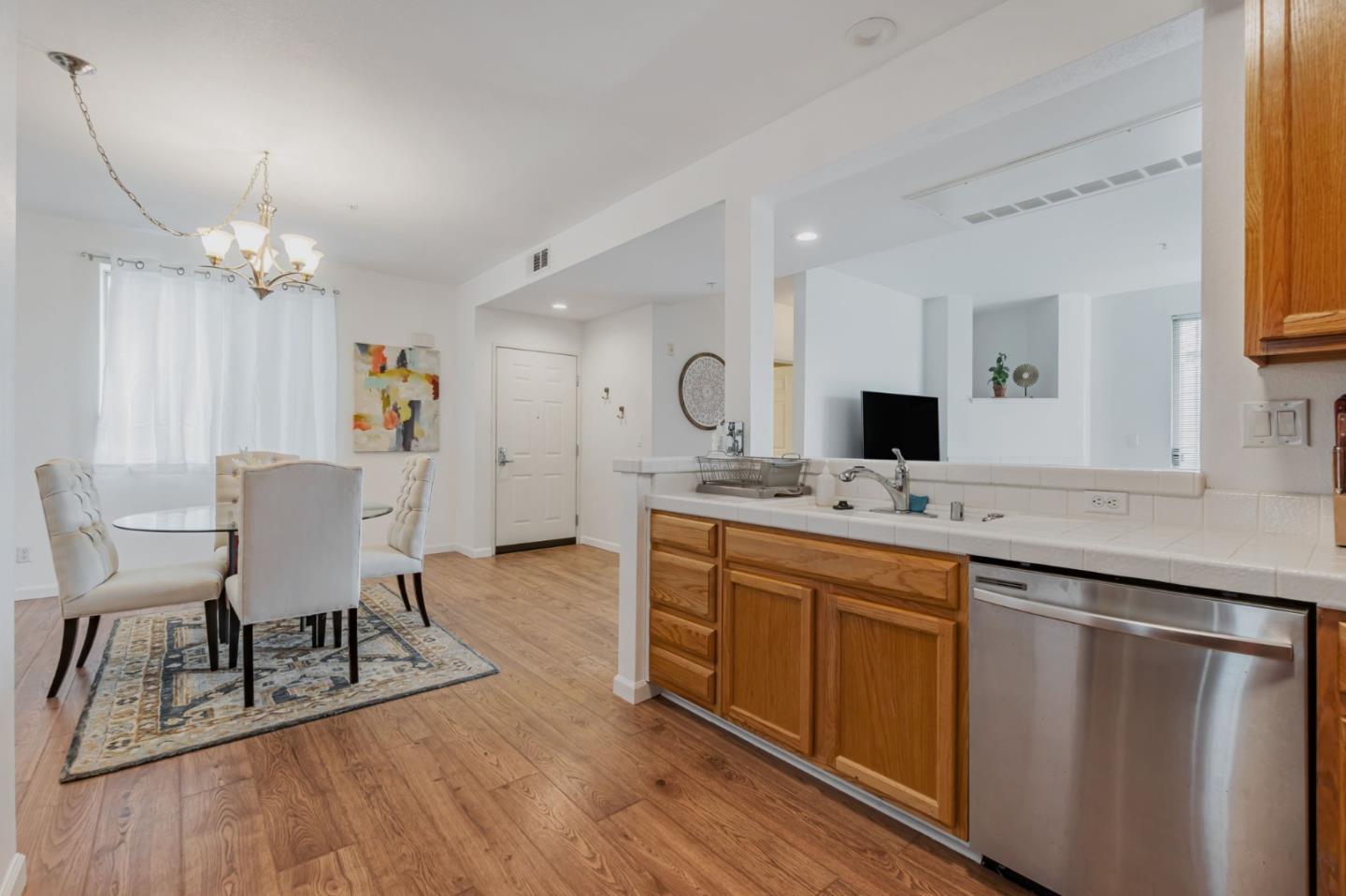 Detail Gallery Image 14 of 37 For 1400 El Camino Real #208,  South San Francisco,  CA 94080 - 2 Beds | 2 Baths