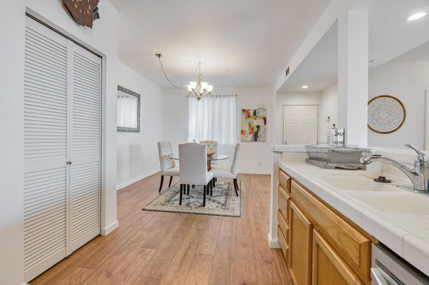Detail Gallery Image 15 of 37 For 1400 El Camino Real #208,  South San Francisco,  CA 94080 - 2 Beds | 2 Baths