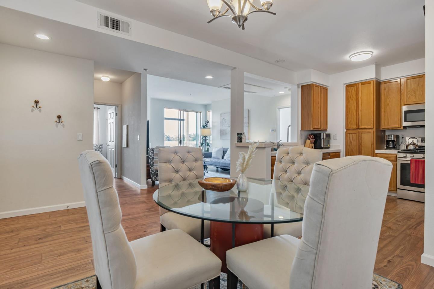 Detail Gallery Image 17 of 37 For 1400 El Camino Real #208,  South San Francisco,  CA 94080 - 2 Beds | 2 Baths