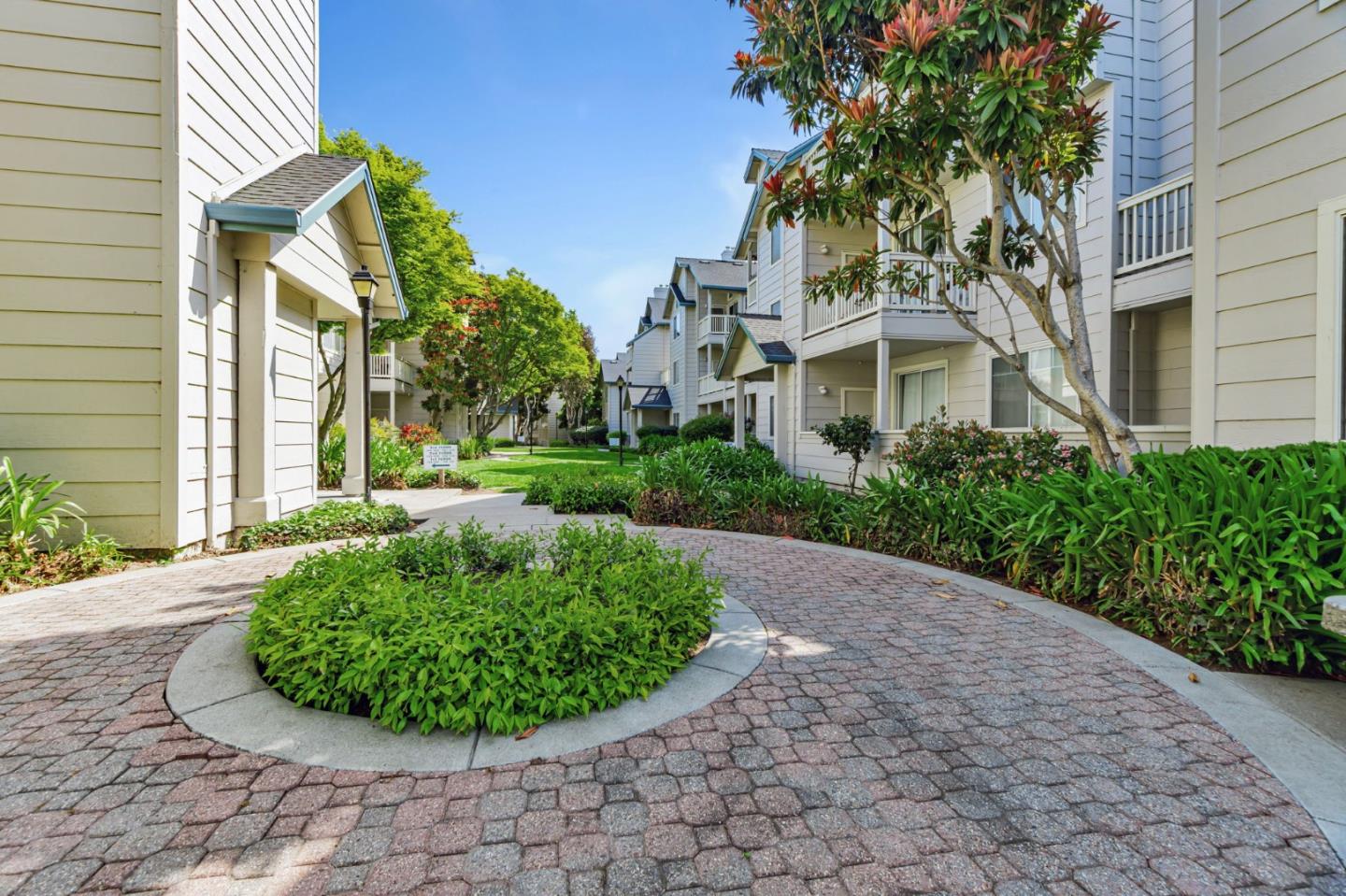 Detail Gallery Image 3 of 37 For 1400 El Camino Real #208,  South San Francisco,  CA 94080 - 2 Beds | 2 Baths
