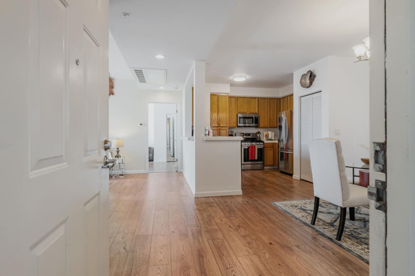 Detail Gallery Image 5 of 37 For 1400 El Camino Real #208,  South San Francisco,  CA 94080 - 2 Beds | 2 Baths