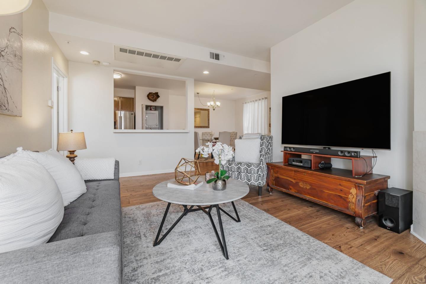 Detail Gallery Image 6 of 37 For 1400 El Camino Real #208,  South San Francisco,  CA 94080 - 2 Beds | 2 Baths