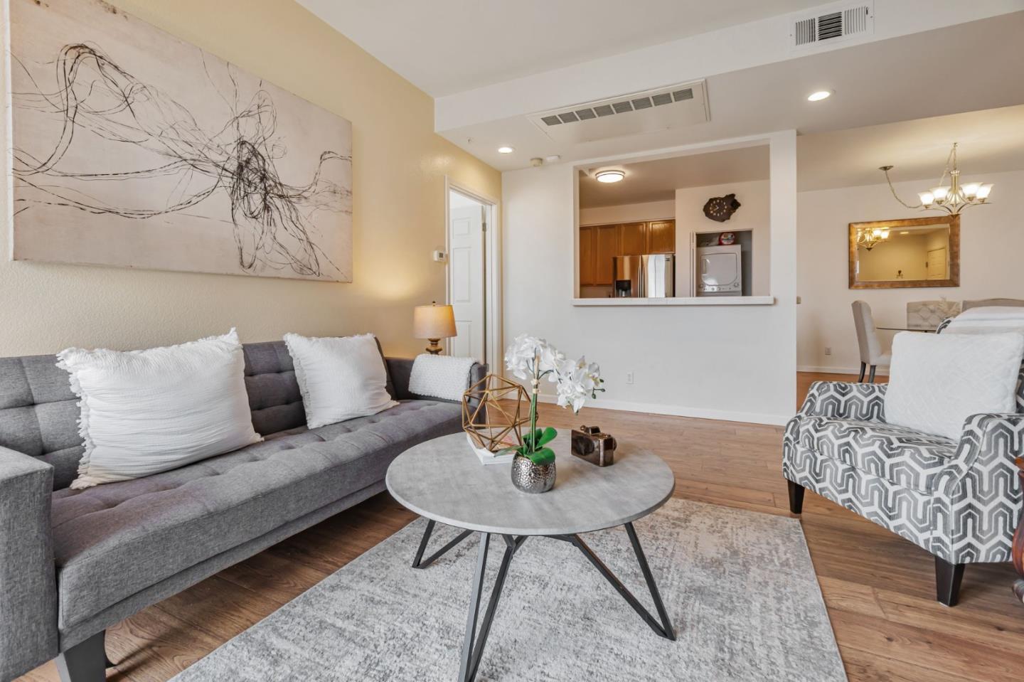Detail Gallery Image 9 of 37 For 1400 El Camino Real #208,  South San Francisco,  CA 94080 - 2 Beds | 2 Baths