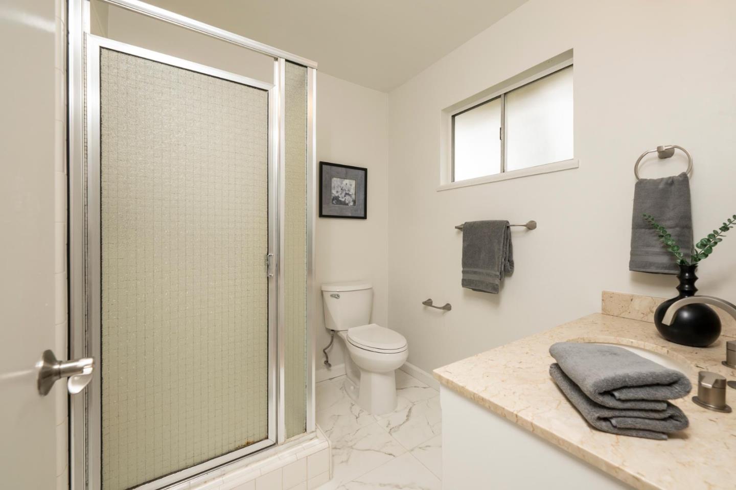 Detail Gallery Image 14 of 29 For 2131 Balmoral Ct, San Mateo,  CA 94403 - 4 Beds | 2/1 Baths