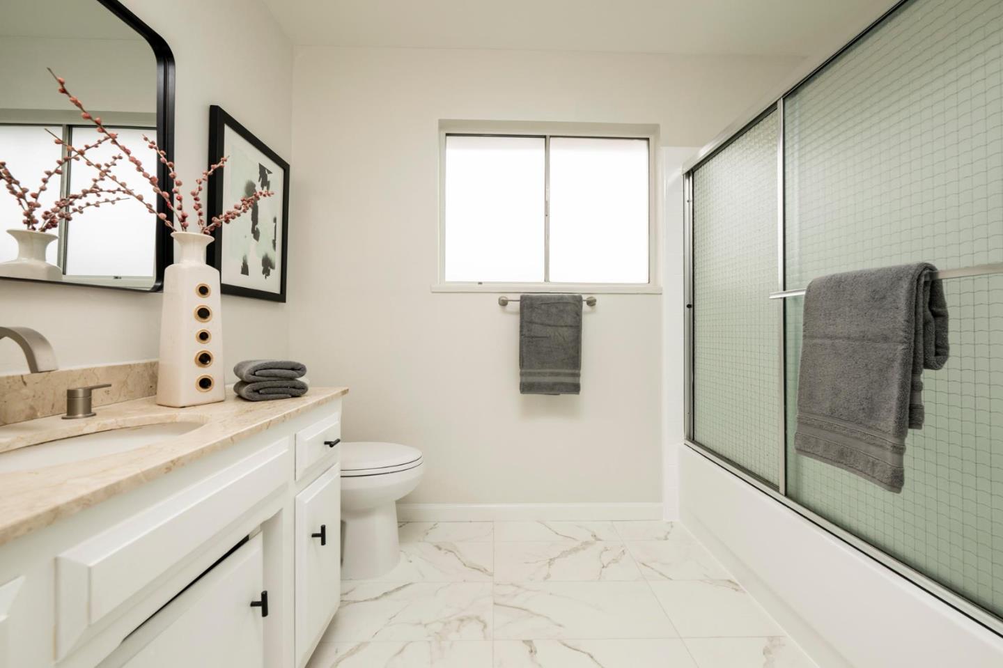Detail Gallery Image 18 of 29 For 2131 Balmoral Ct, San Mateo,  CA 94403 - 4 Beds | 2/1 Baths