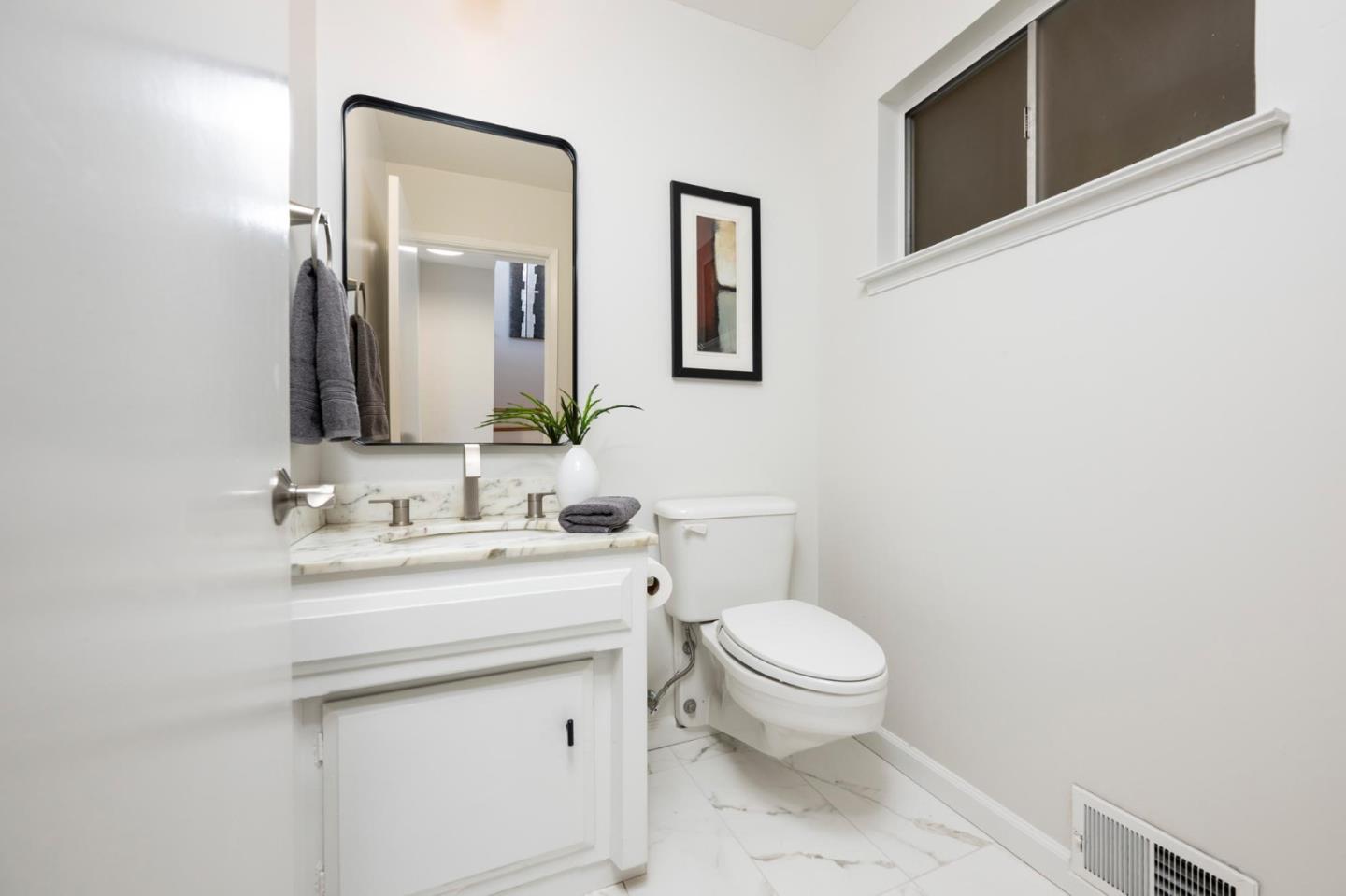 Detail Gallery Image 19 of 29 For 2131 Balmoral Ct, San Mateo,  CA 94403 - 4 Beds | 2/1 Baths