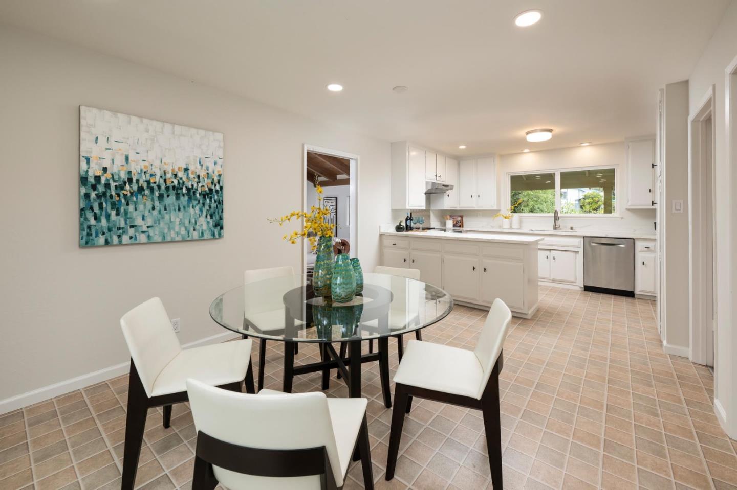 Detail Gallery Image 7 of 29 For 2131 Balmoral Ct, San Mateo,  CA 94403 - 4 Beds | 2/1 Baths