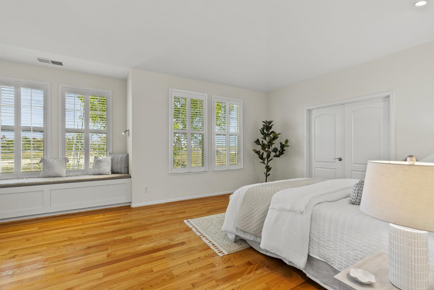 Detail Gallery Image 25 of 54 For 986 Governors Bay Dr, Redwood City,  CA 94065 - 4 Beds | 3 Baths