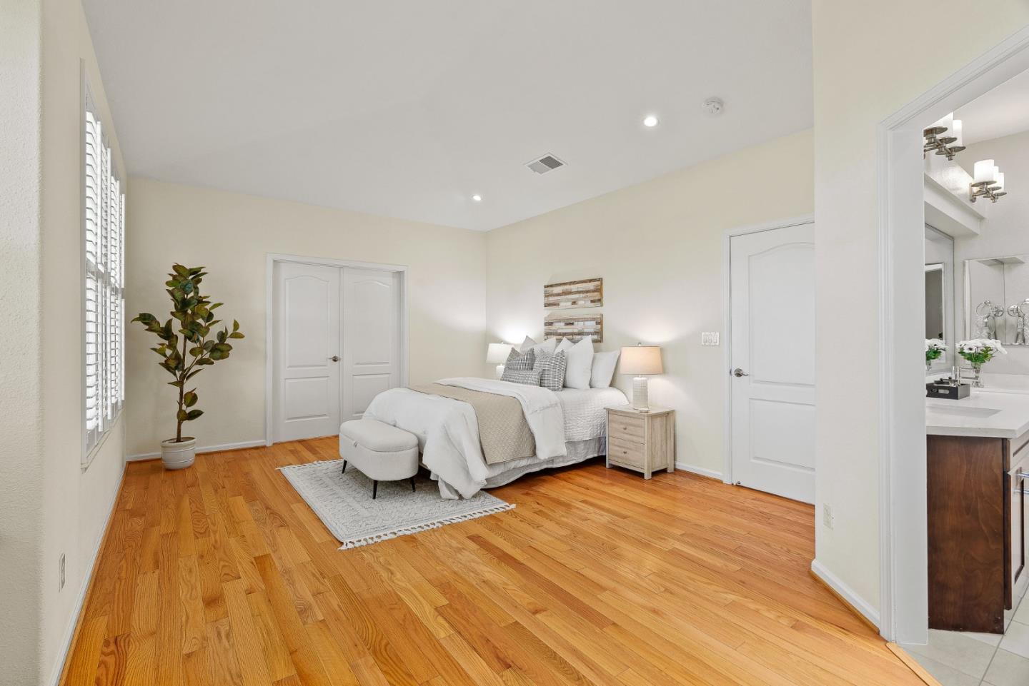 Detail Gallery Image 26 of 54 For 986 Governors Bay Dr, Redwood City,  CA 94065 - 4 Beds | 3 Baths