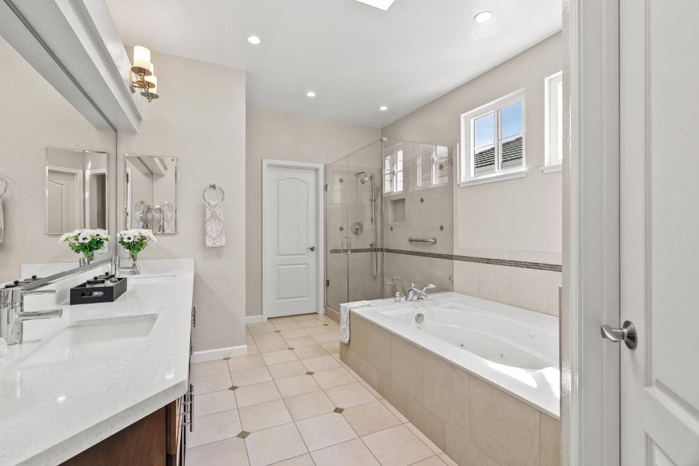 Detail Gallery Image 32 of 54 For 986 Governors Bay Dr, Redwood City,  CA 94065 - 4 Beds | 3 Baths