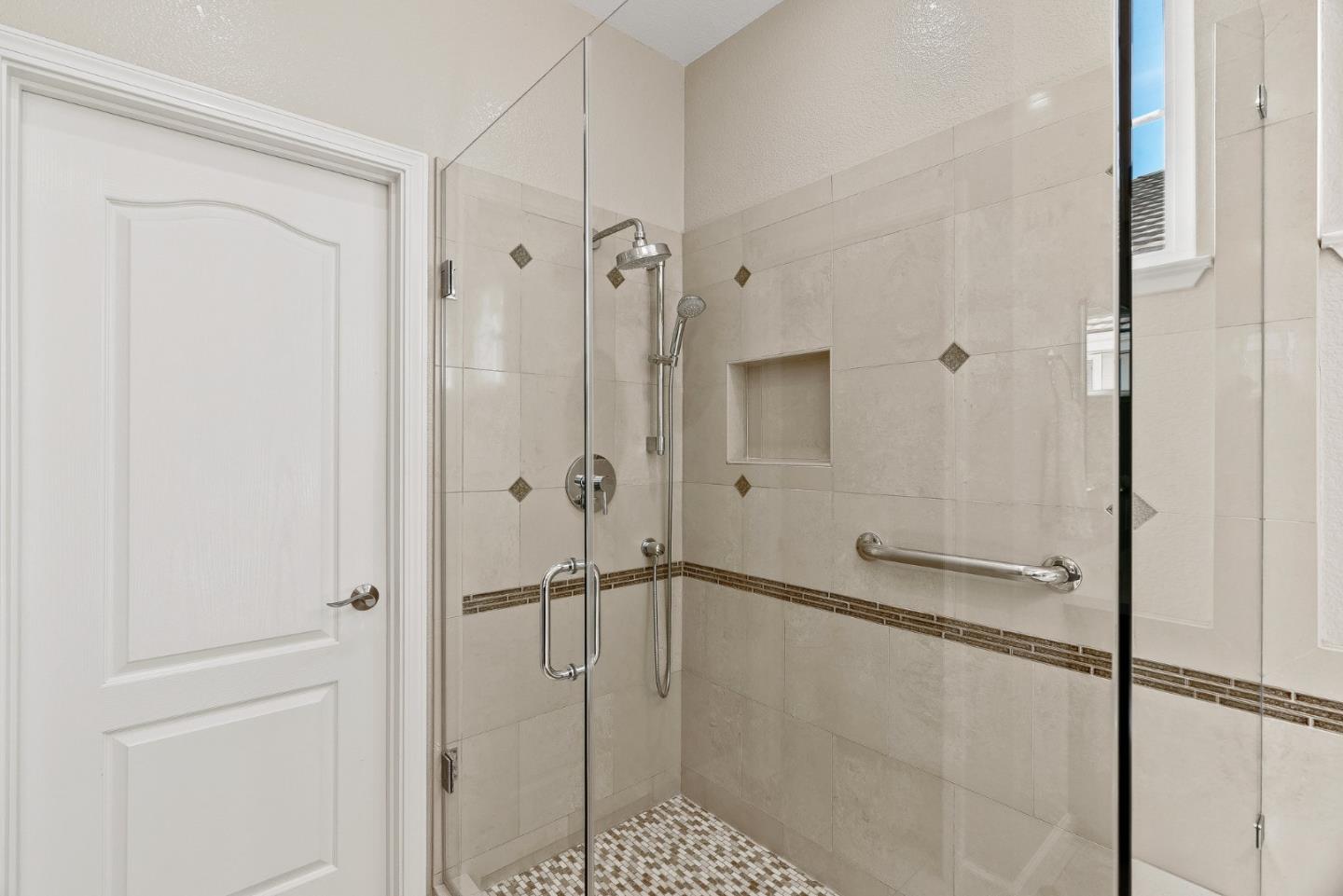 Detail Gallery Image 34 of 54 For 986 Governors Bay Dr, Redwood City,  CA 94065 - 4 Beds | 3 Baths