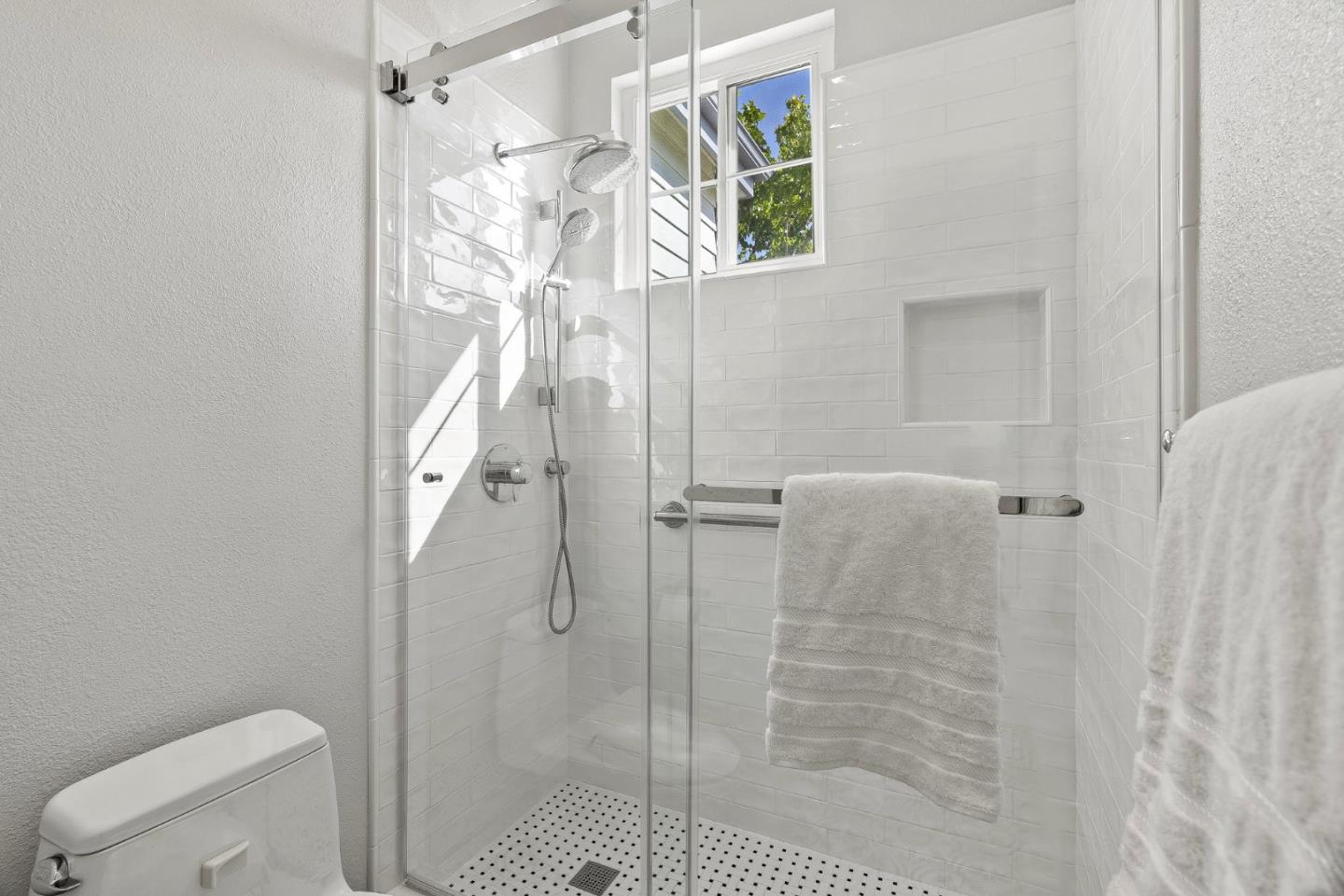 Detail Gallery Image 39 of 54 For 986 Governors Bay Dr, Redwood City,  CA 94065 - 4 Beds | 3 Baths
