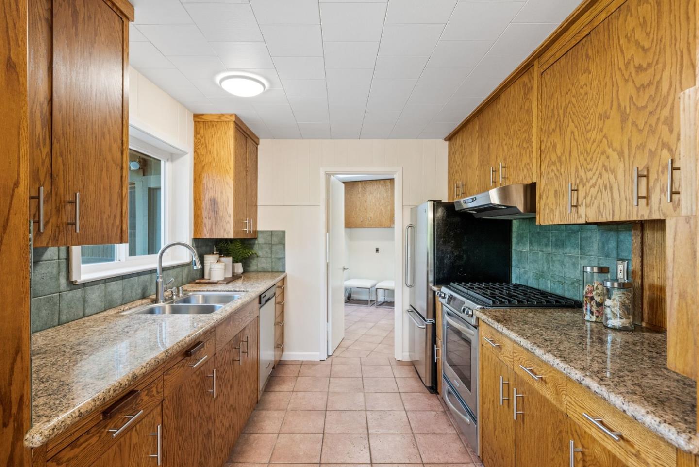 Detail Gallery Image 13 of 61 For 20243 Beatty Ridge Rd, Los Gatos,  CA 95033 - 3 Beds | 2/1 Baths
