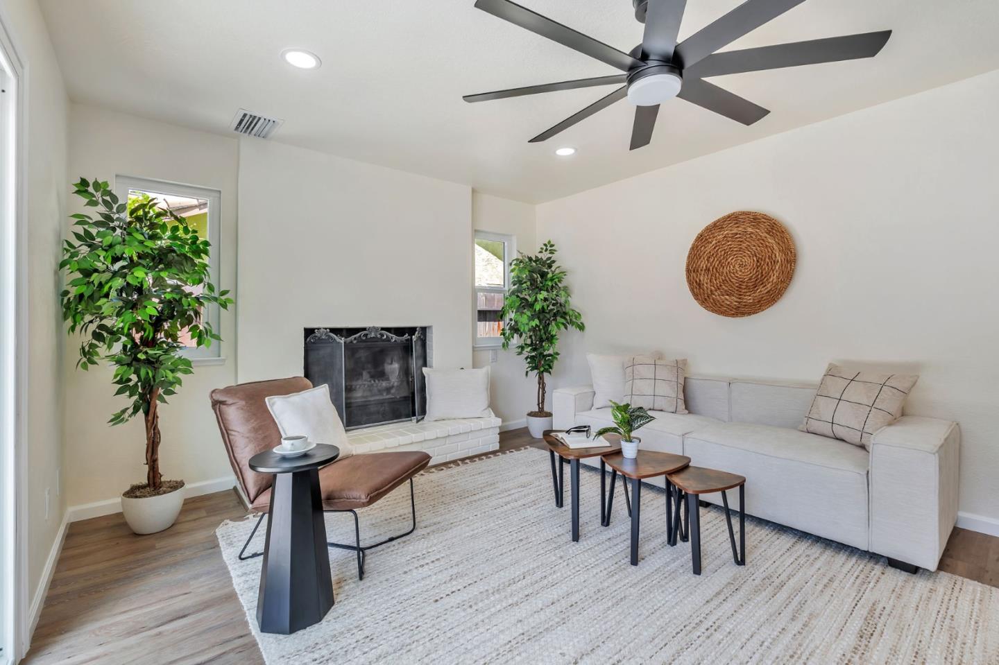 Detail Gallery Image 12 of 44 For 235 N 1st St, Los Banos,  CA 93635 - 4 Beds | 3 Baths
