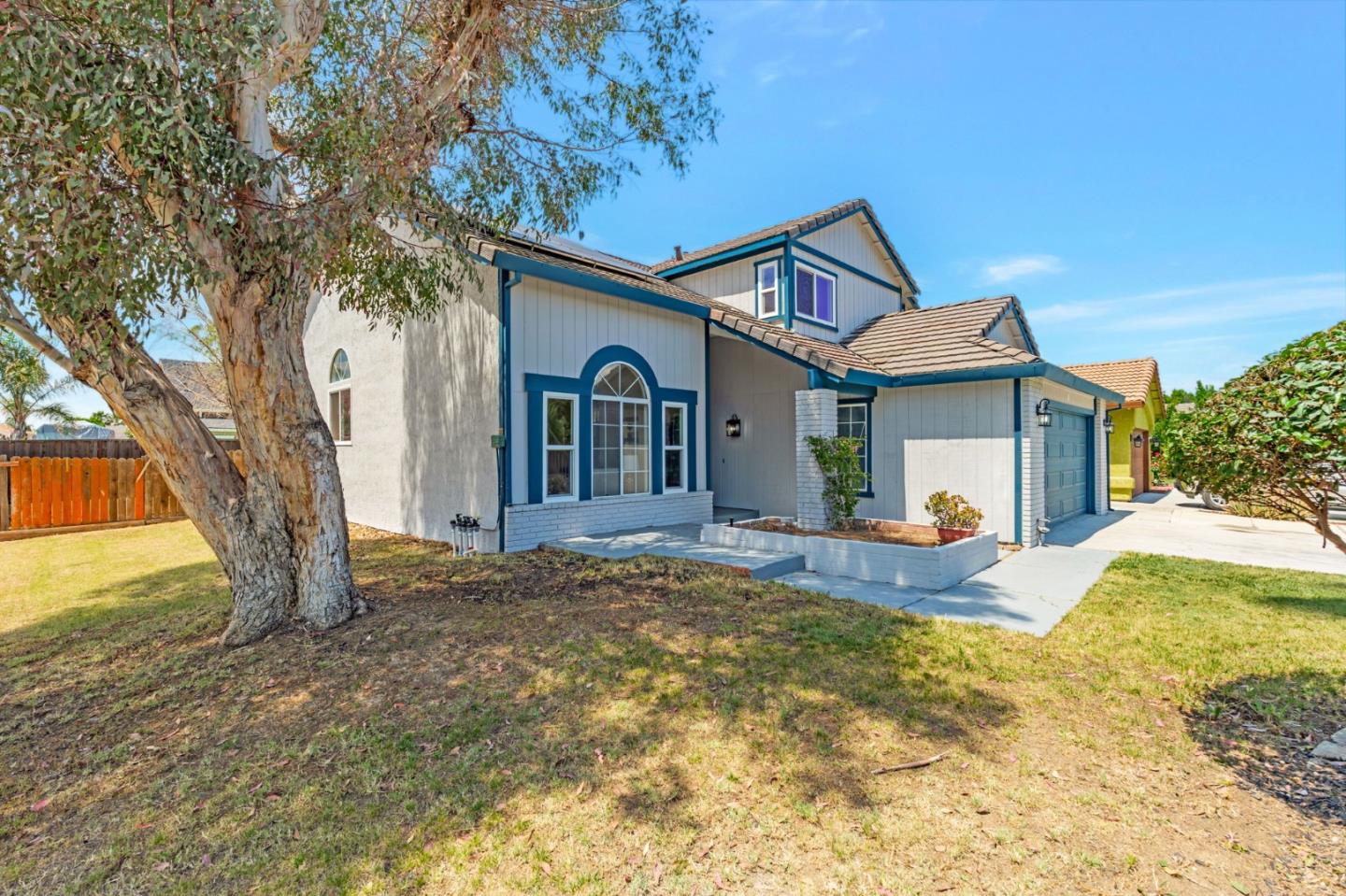 Detail Gallery Image 2 of 44 For 235 N 1st St, Los Banos,  CA 93635 - 4 Beds | 3 Baths