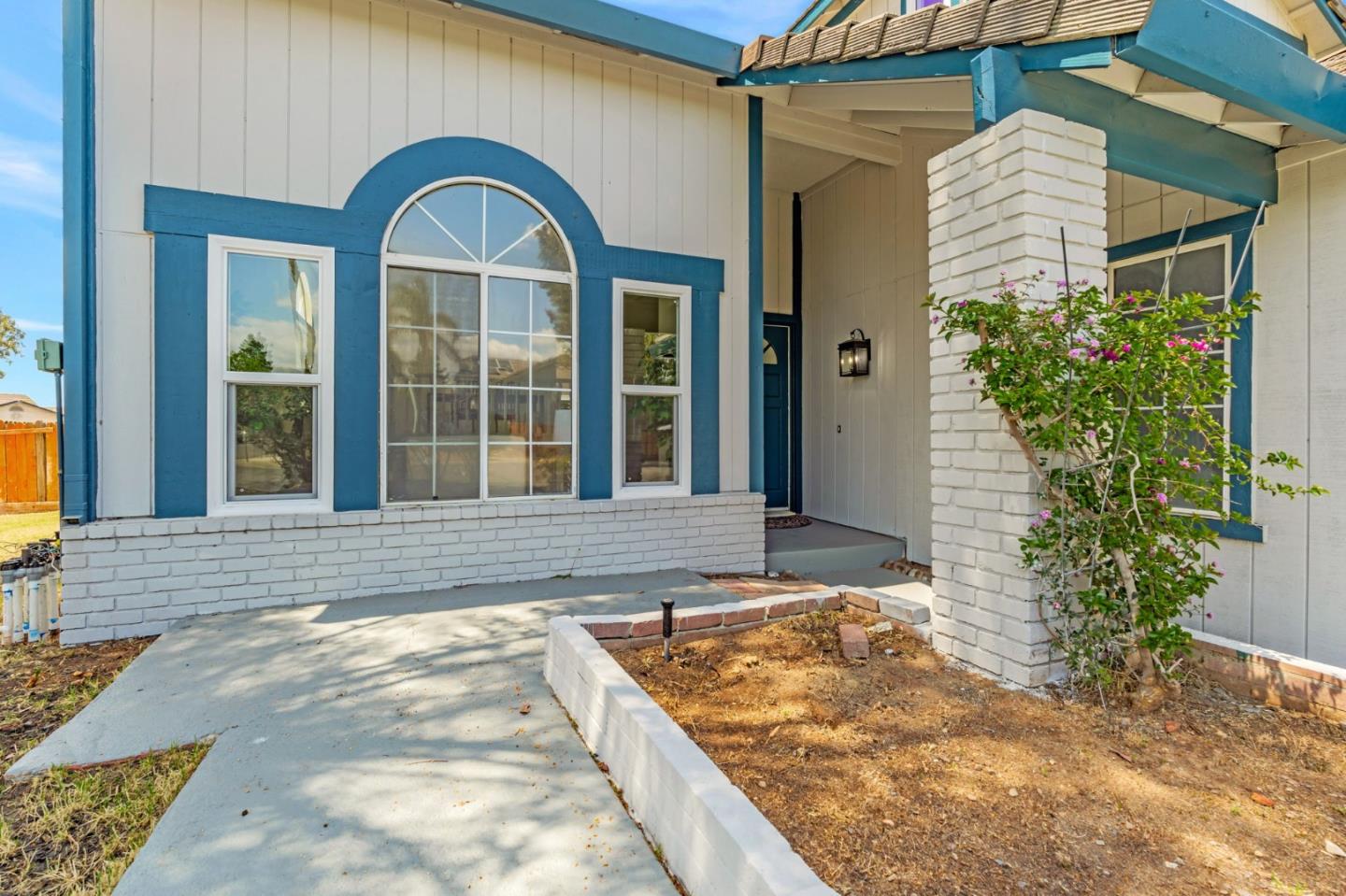 Detail Gallery Image 3 of 44 For 235 N 1st St, Los Banos,  CA 93635 - 4 Beds | 3 Baths