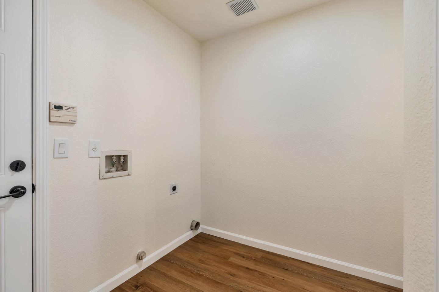 Detail Gallery Image 37 of 44 For 235 N 1st St, Los Banos,  CA 93635 - 4 Beds | 3 Baths