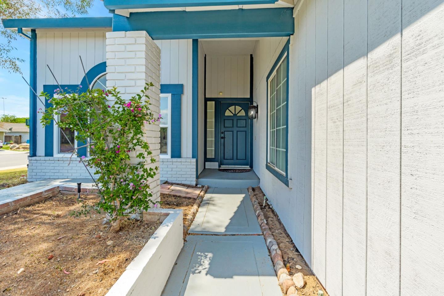 Detail Gallery Image 5 of 44 For 235 N 1st St, Los Banos,  CA 93635 - 4 Beds | 3 Baths