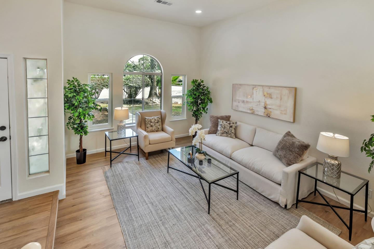 Detail Gallery Image 6 of 44 For 235 N 1st St, Los Banos,  CA 93635 - 4 Beds | 3 Baths