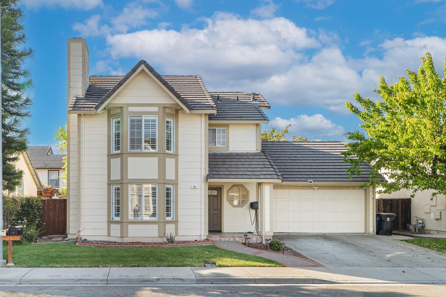 Detail Gallery Image 1 of 25 For 395 Sandstone Dr, Fremont,  CA 94536 - 3 Beds | 2/1 Baths