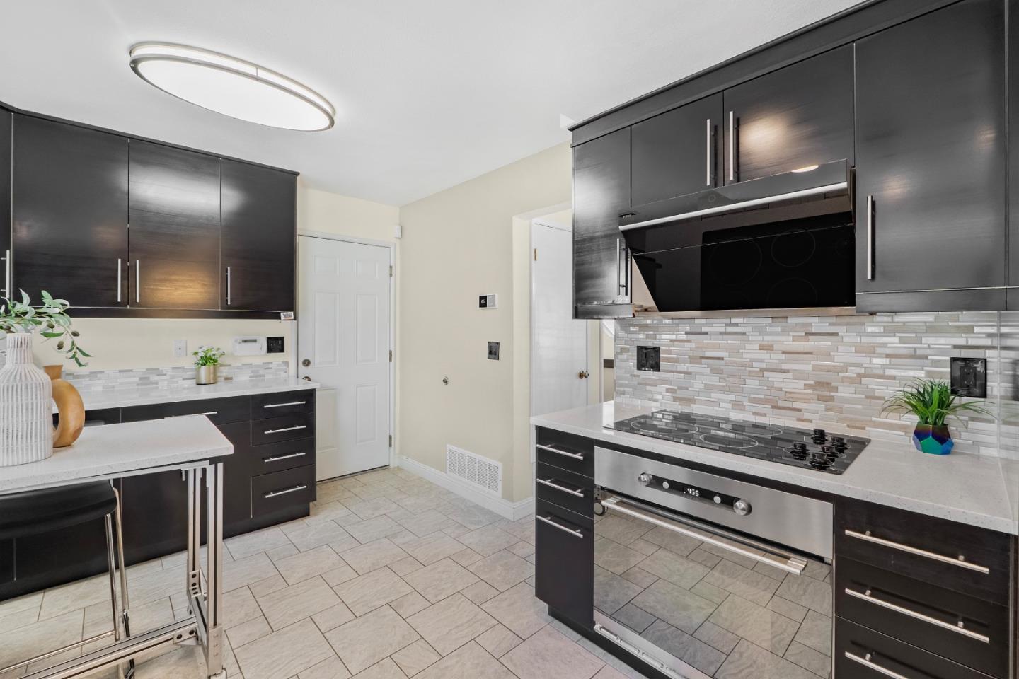 Detail Gallery Image 6 of 25 For 395 Sandstone Dr, Fremont,  CA 94536 - 3 Beds | 2/1 Baths
