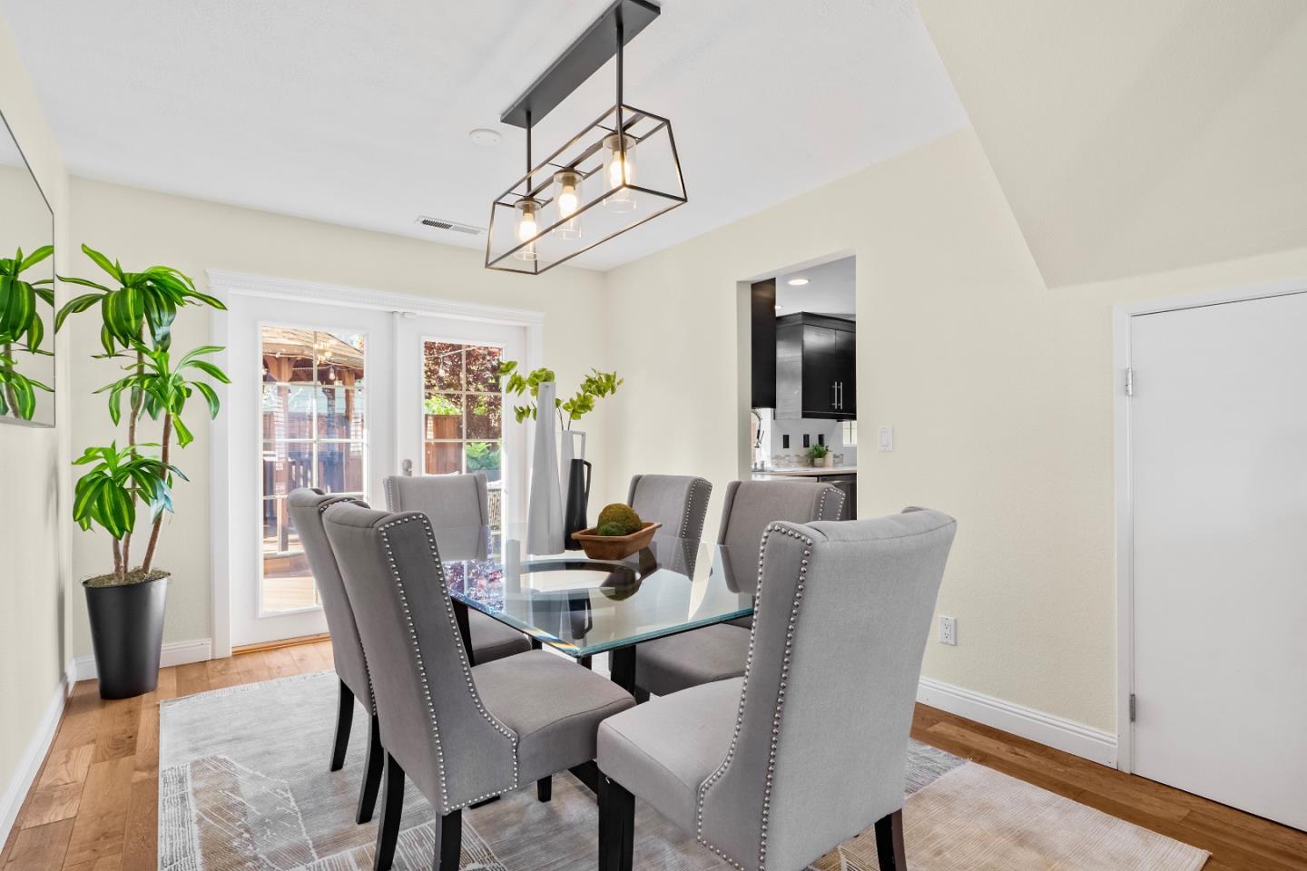 Detail Gallery Image 9 of 25 For 395 Sandstone Dr, Fremont,  CA 94536 - 3 Beds | 2/1 Baths