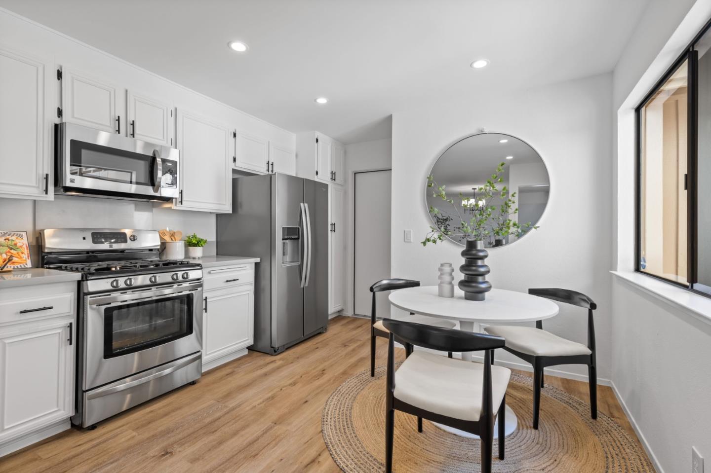 Detail Gallery Image 10 of 61 For 20 Calypso Ln, San Carlos,  CA 94070 - 3 Beds | 2/1 Baths
