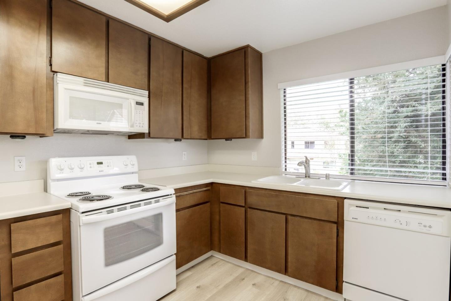 Detail Gallery Image 10 of 41 For 5368 Colony Park Cir, San Jose,  CA 95123 - 2 Beds | 1 Baths