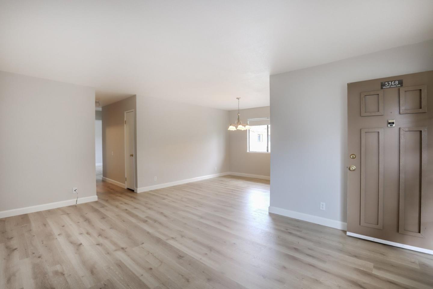 Detail Gallery Image 4 of 41 For 5368 Colony Park Cir, San Jose,  CA 95123 - 2 Beds | 1 Baths